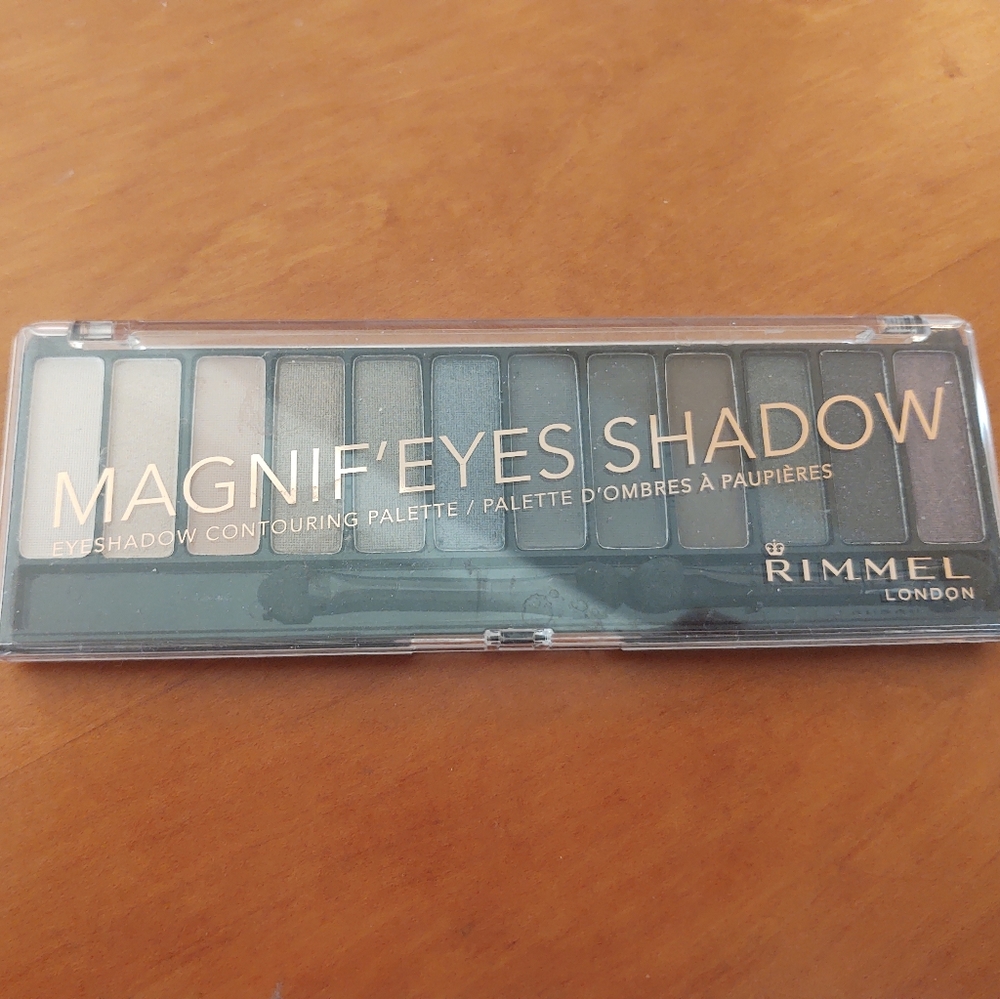Rimmel eyeshadow palette in Grunge Glamour